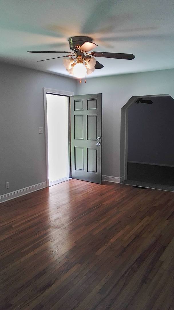Building Photo - DO NOT APPLY, CURRENT TENANT ADDING ROOMMA...