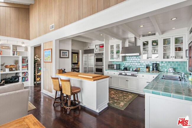 Foto del edificio - 24542 Malibu Rd