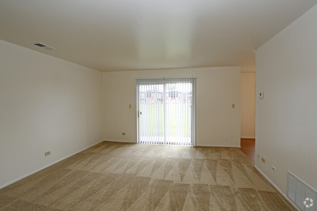 2BR, 1BA - 850SF - Living Room - Kennedy Crossing Apartments