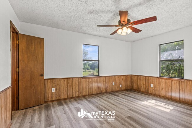 Foto del edificio - 2458 Green Hill Rd