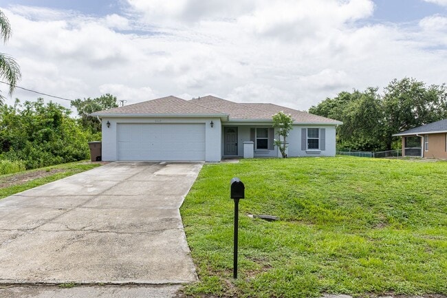 Building Photo - 3/2 Single Family home freshly painted interior and exterior