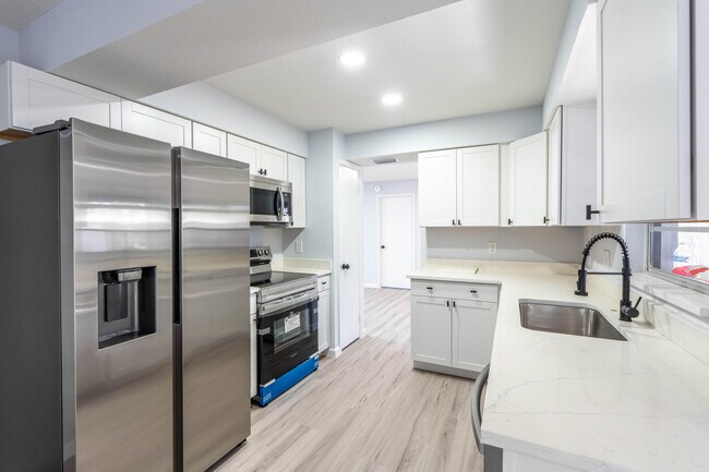 Foto del edificio - 306 Harvey Ave NE