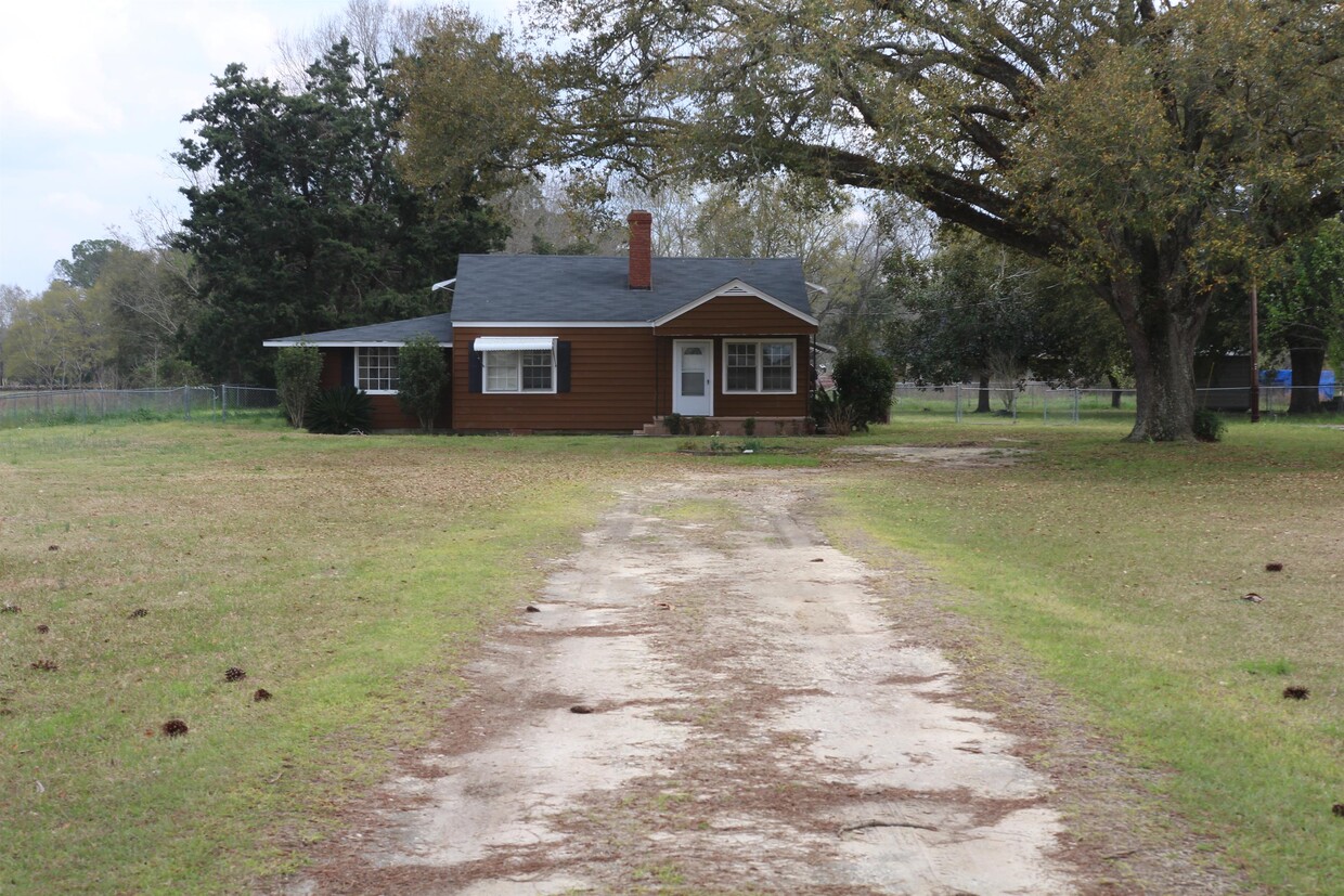 Primary Photo - 274 Leslie Hwy