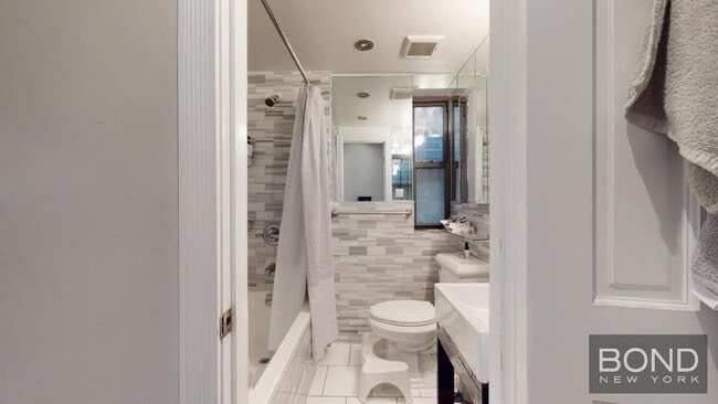 Foto del edificio - 219 E 23rd St