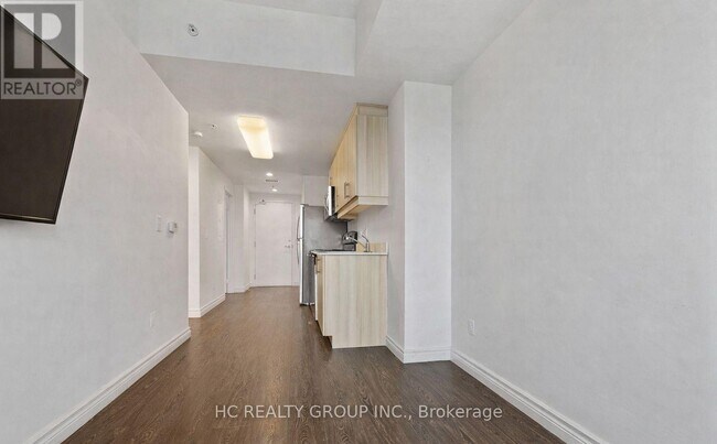 Building Photo - 158 King St N