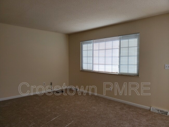 Building Photo - 1105 1st St