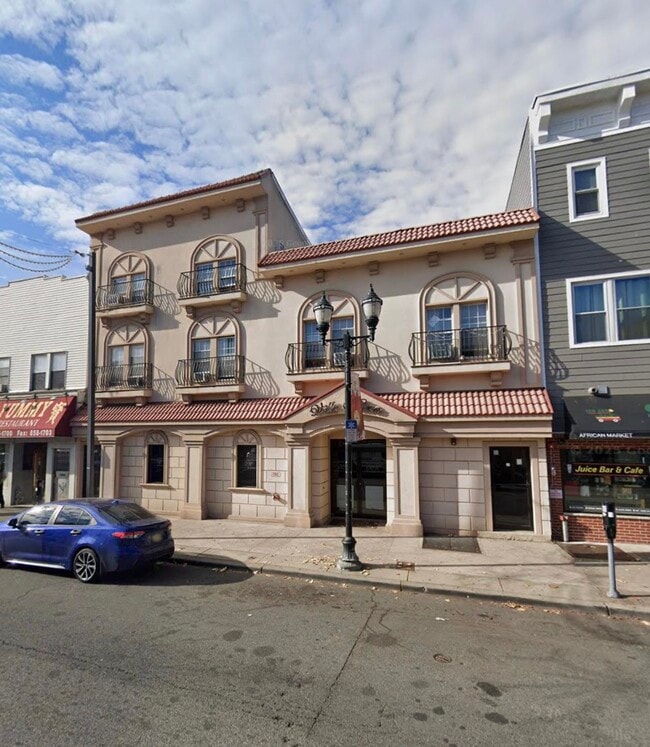 Building Photo - 417 Broadway