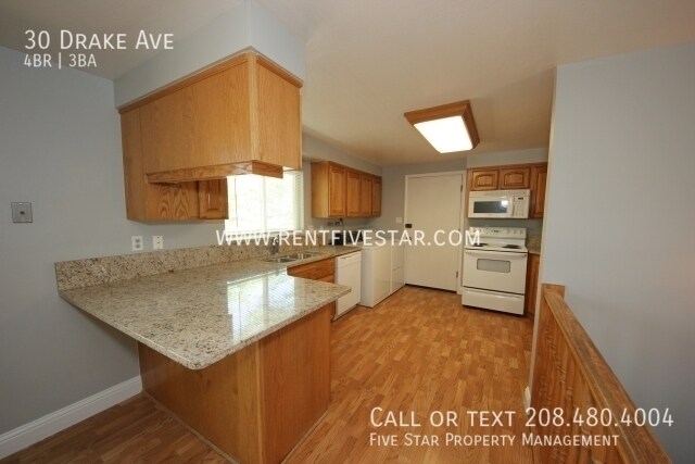 Foto del edificio - 30 Drake Ave