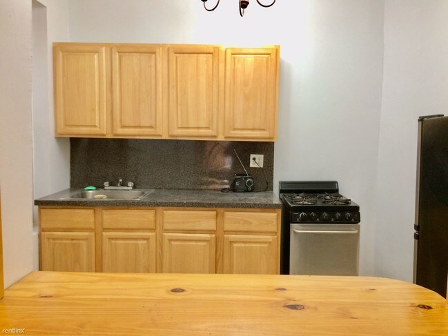 Building Photo - 2 br, 1 bath Apartment - 245 Midwood Street