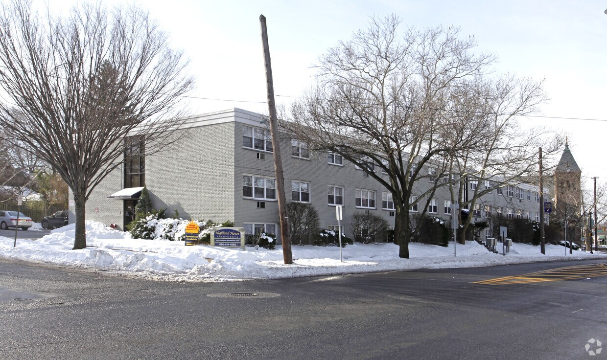 Primary Photo - Highland House Apartment Homes