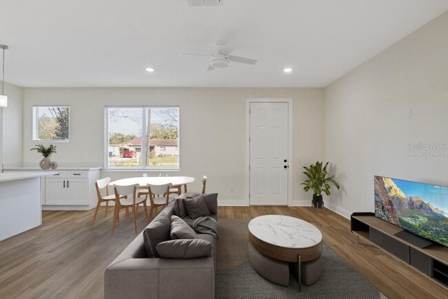 Building Photo - 4206 N Manhattan Ave