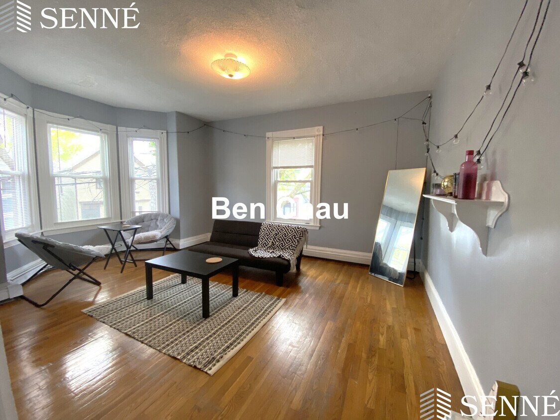 Primary Photo - 394 Windsor St