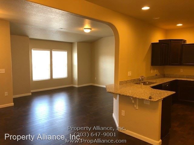 Building Photo - 3 br, 2.5 bath House - 5640 Shamrock Heights