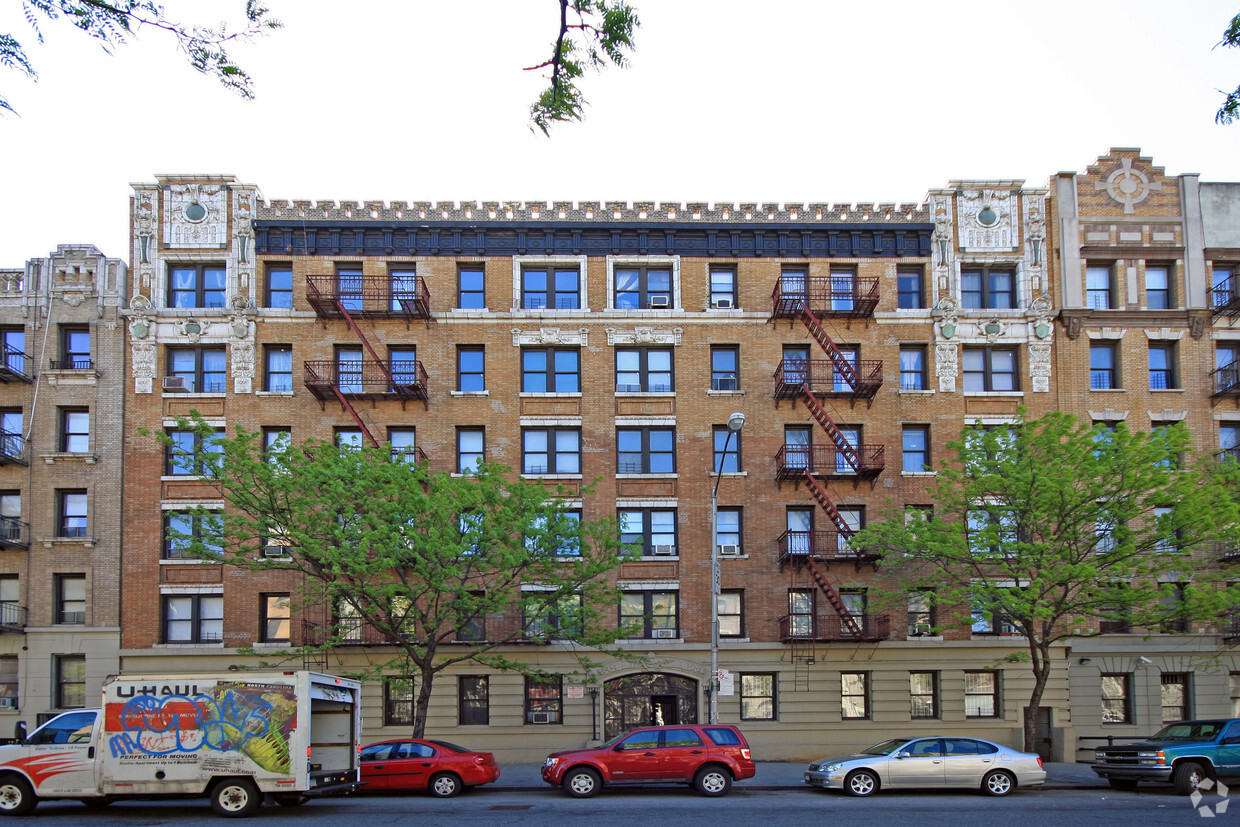 Primary Photo - 48 Saint Nicholas Pl