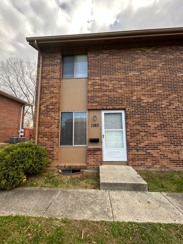 Foto principal - 1180 - 1186 E McCarley Dr