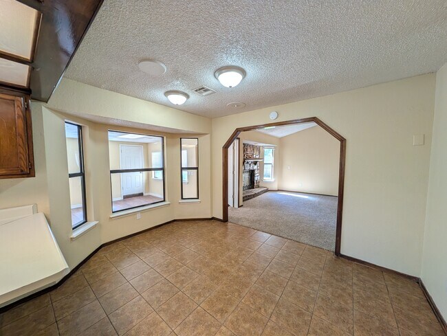 Foto del edificio - 1707 S 138th E Ave