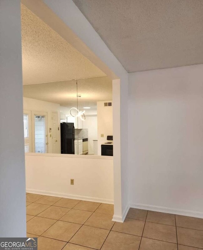 Building Photo - 1040 Old Holcomb Bridge Rd