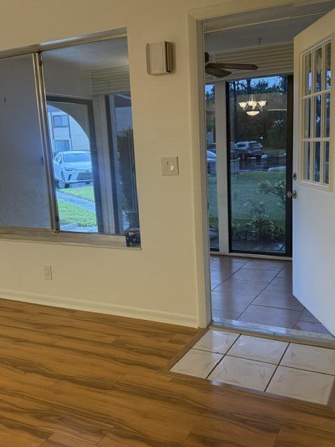 Foto del edificio - 445 Pine Glen Ln