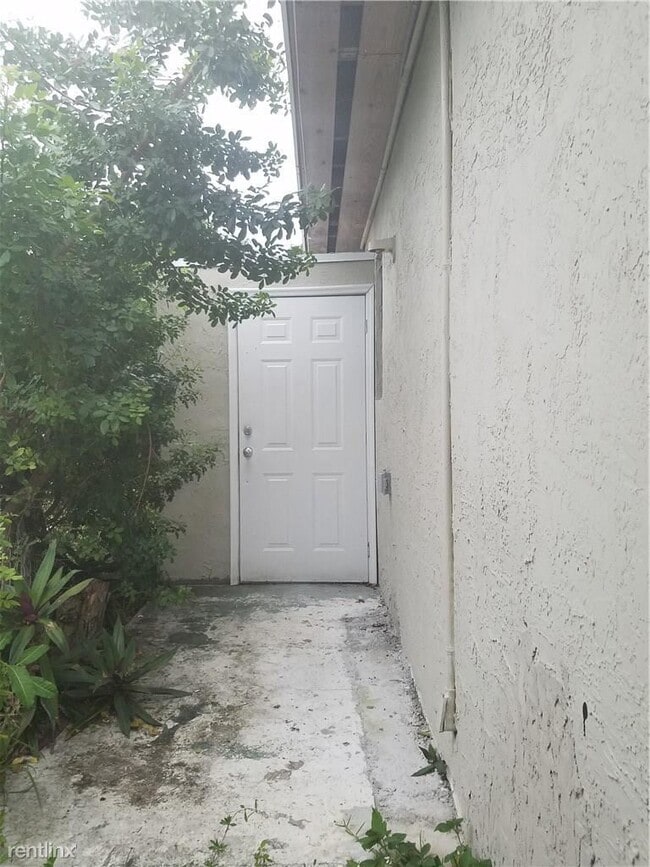 Building Photo - 2 br, 1 bath House - 5850 Hayes St