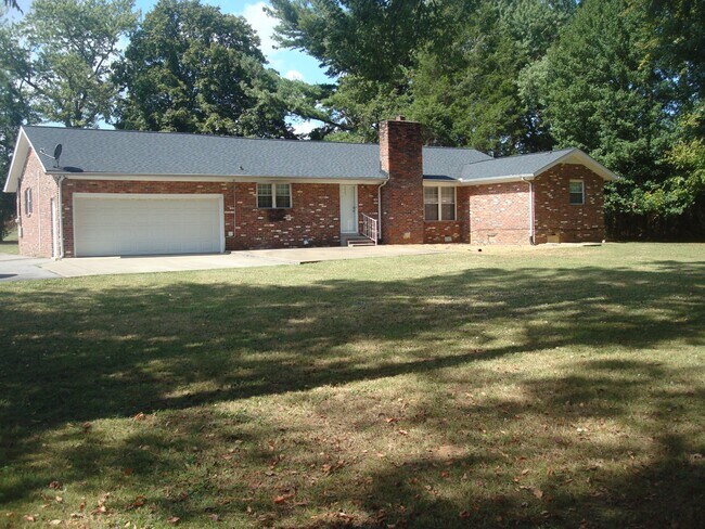 Building Photo - 547 Nissan Dr