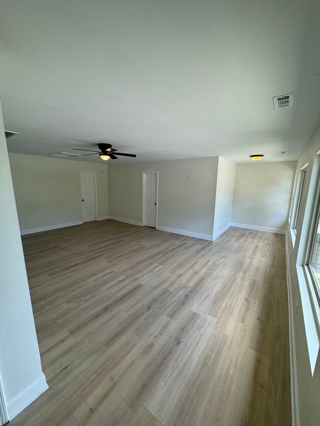 Building Photo - 49 Bayshore Dr