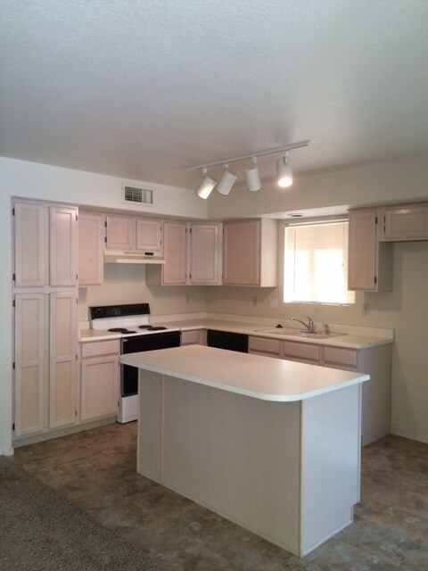 Foto del edificio - RED MOUNTAIN RANCH-sz