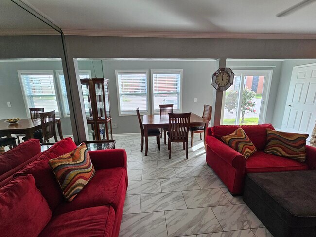 Building Photo - 4000 Gulf Terrace Dr