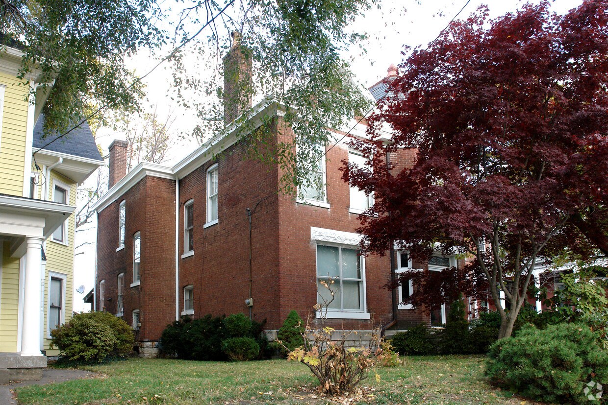 Primary Photo - 1441 Highland Ave