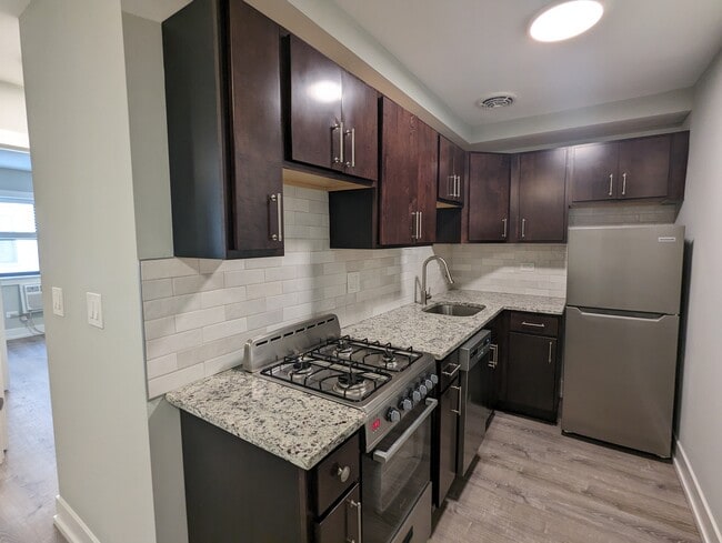 Building Photo - 511 W Barry Ave