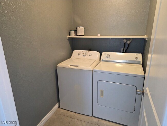 Foto del edificio - 1912 Lirio Way