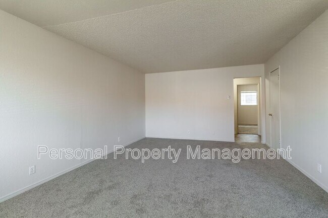 Building Photo - 1012 NE 86th ST