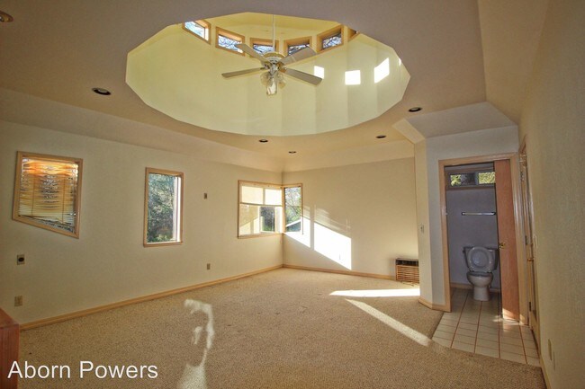 Building Photo - 3 br, 2.5 bath House - 1623 Lakehills Drive