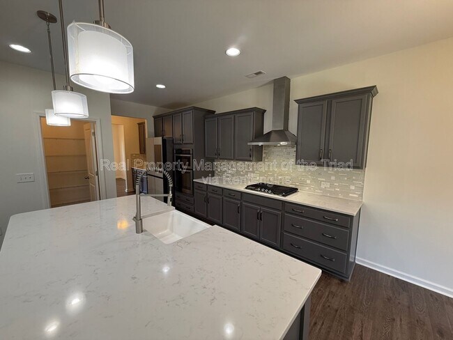 Building Photo - 1311 Red Deer Dr