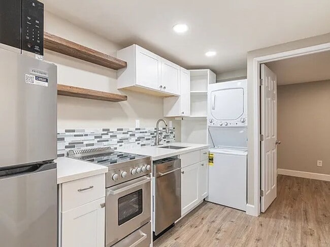 Building Photo - Charming 1-Bedroom ADU: Modern Living in L...