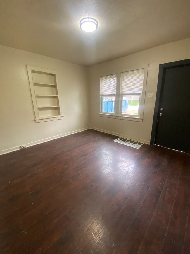 Building Photo - 3032 Tennyson Ave