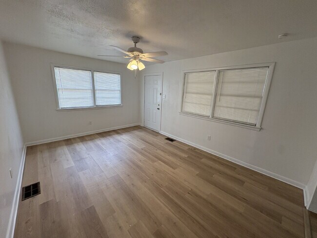 Foto del edificio - Nicely Remodeled 2-Bedroom Home