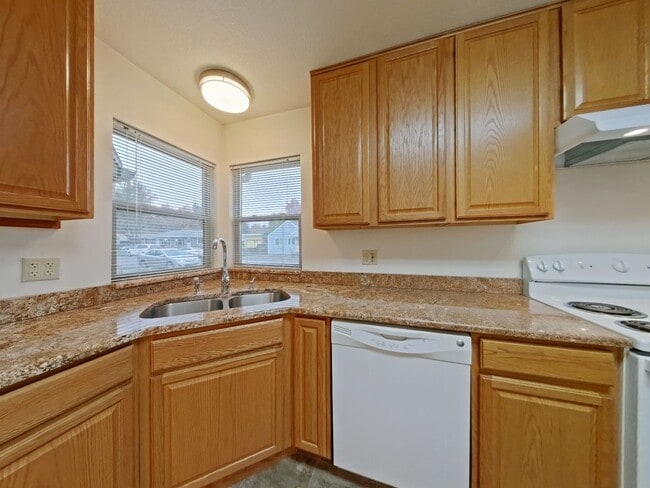 Building Photo - FALL SPECIAL ~ $1150 OFF FIRST MONTH RENT