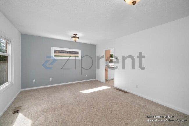 Building Photo - 2204 Kauffman Ave