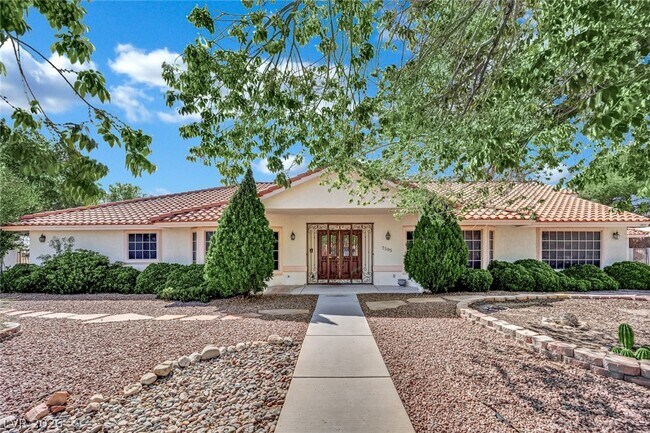 Foto del edificio - 7595 W Camero Ave