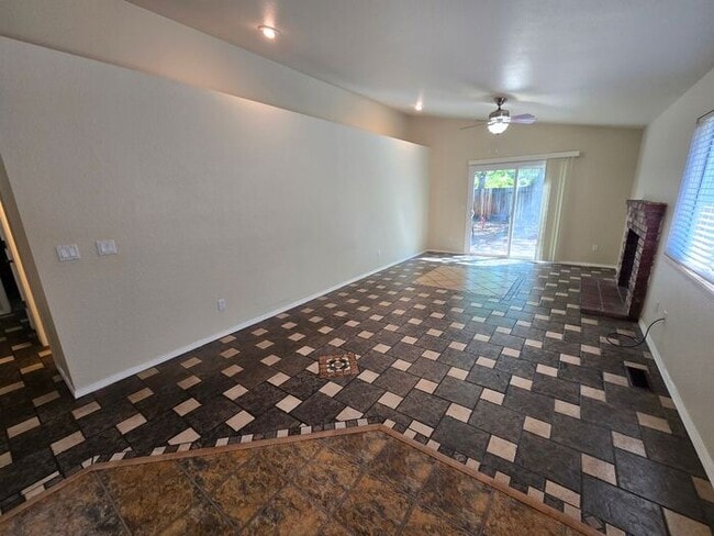 Building Photo - Inviting 3-bedroom Home in Established Sparks Neighborhood