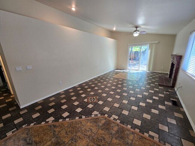 Foto del edificio - Inviting 3-bedroom Home in Established Sparks Neighborhood
