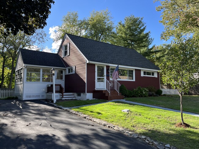 Ready to go. Great neighborhood private fenced yard. - 5 McFarlin Rd