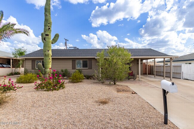 Foto del edificio - 1213 E Griswold Rd
