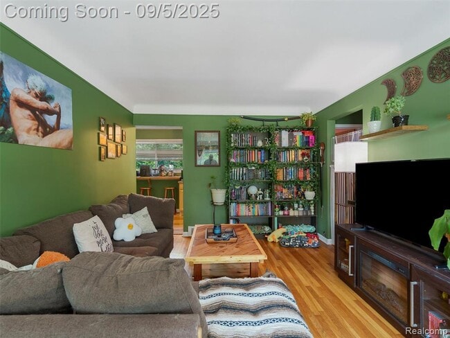 Building Photo - 1222 E Lincoln Ave