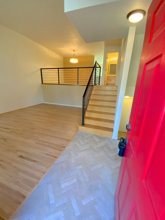 Foto del edificio - 2 Bedroom Townhome Available Near W Cheyenne Blvd & S Nevada Ave