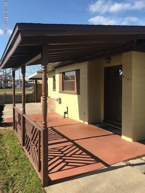 Foto del edificio - 5747 Cedar Forest Dr S