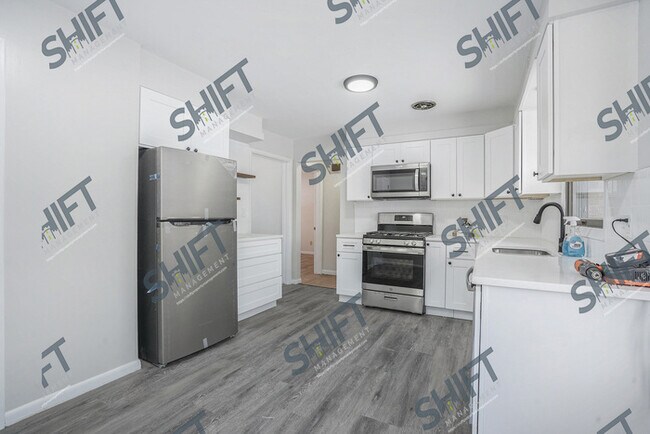 Building Photo - 1553 Herrick Ave NE