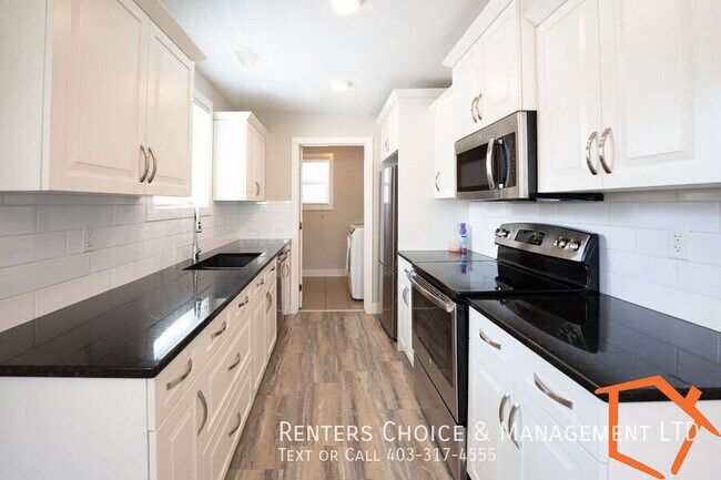 Photo du bâtiment - 2 Bedroom Basement Suite, Insuite Laundry, Assigned Parking