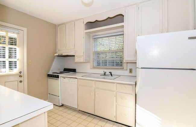 Building Photo - 401 Hammel Rd