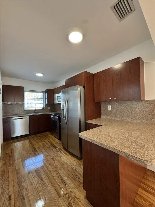 Foto del edificio - 5353 SW 6th St